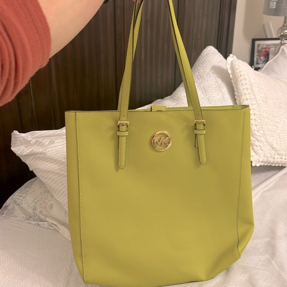 Michael Kors purse - Picture 2 of 8